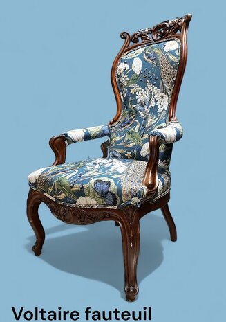 Voltaire fauteuil met gobeline stof